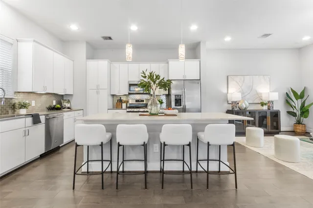 $425,000 | 8409 Hempstead Road, Unit H, Houston, TX 77008