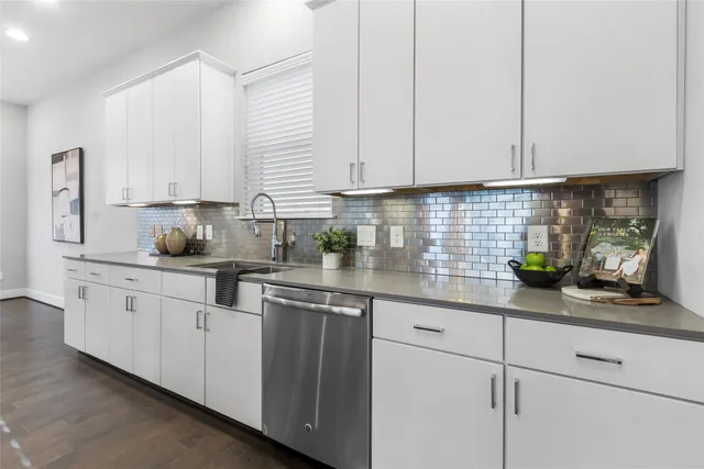 $425,000 | 8409 Hempstead Road, Unit H, Houston, TX 77008