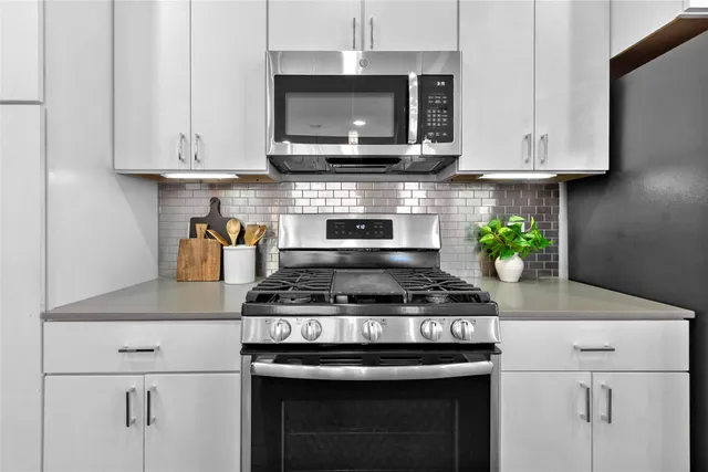 $425,000 | 8409 Hempstead Road, Unit H, Houston, TX 77008