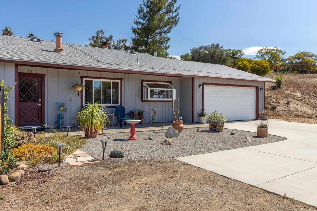 13734 West Oak Glen Road Valley Center, CA 92082 - Photo 5 of 41