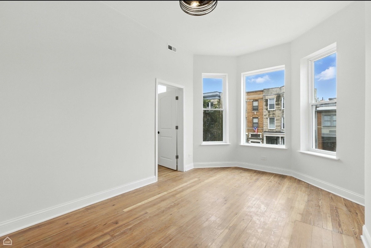 909 West Addison Street, Unit 2 Chicago, IL 60613 - Photo 4 of 12 Gallery Image 4