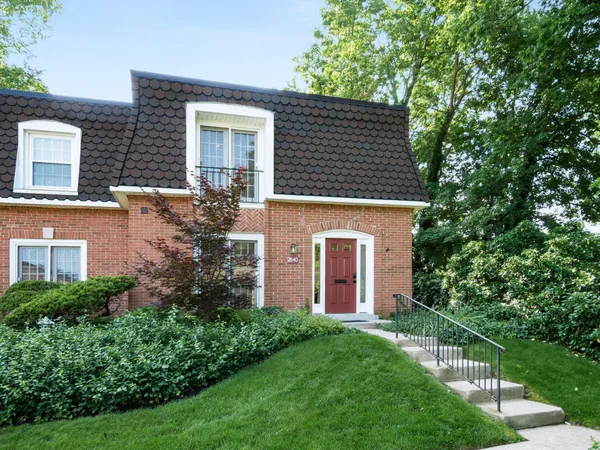 $349,000 | 2840 Chateau Circle South, Unit 28, Columbus, OH 43221