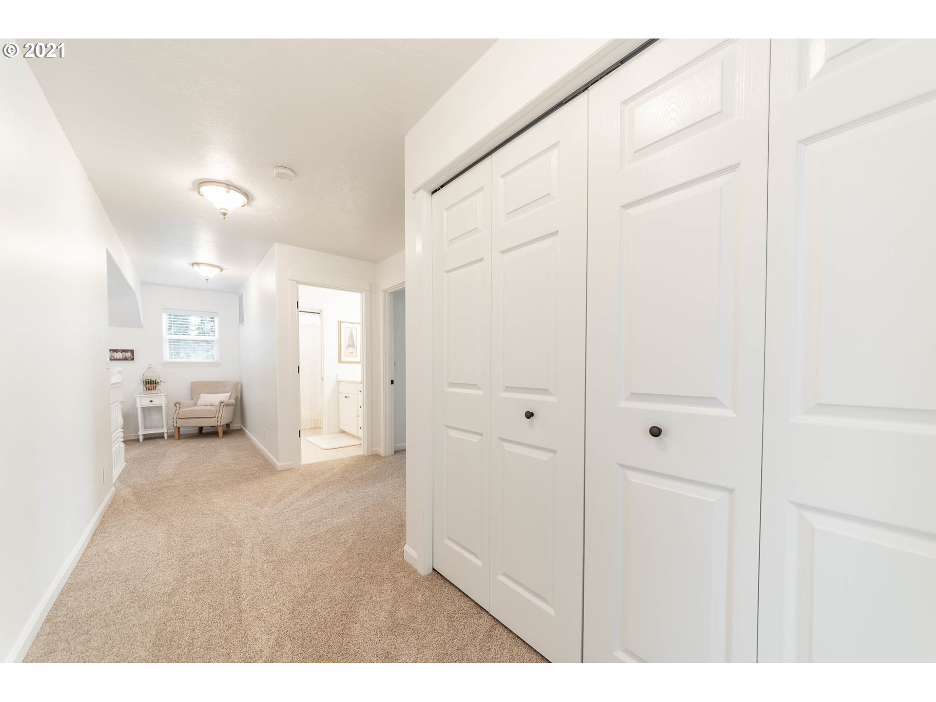 678 63rd Street Springfield, OR 97478 - Photo 25 of 32 a en suite bathroom with a glass shower door and a bathroom