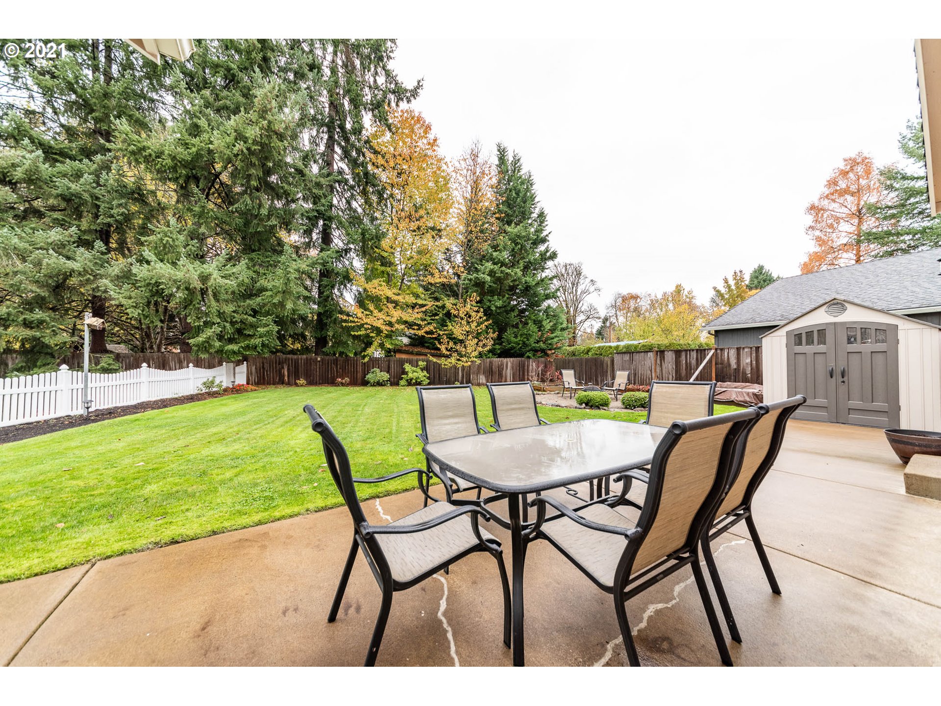 678 63rd Street Springfield, OR 97478 - Photo 28 of 32 a patio with table and chairs
