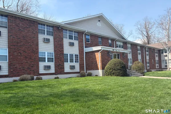 $2,650 | 1000 Knapps Highway, Unit 14, Fairfield, CT 06825