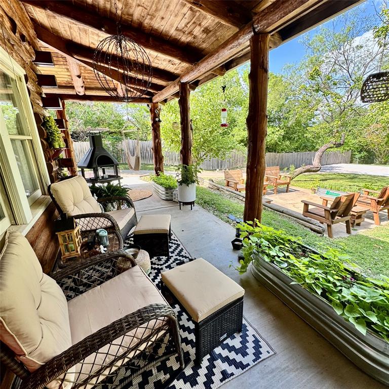 104 Advance Road Weatherford, TX 76088 - Photo 2 of 38 a outdoor space with patio