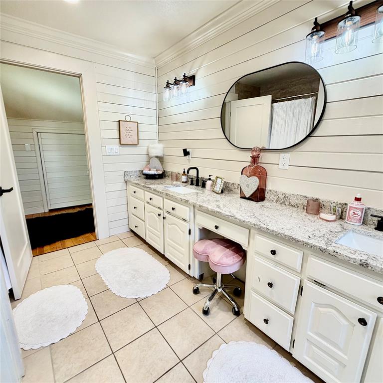 104 Advance Road Weatherford, TX 76088 - Photo 22 of 38 a bathroom with a sink double vanity and a mirror