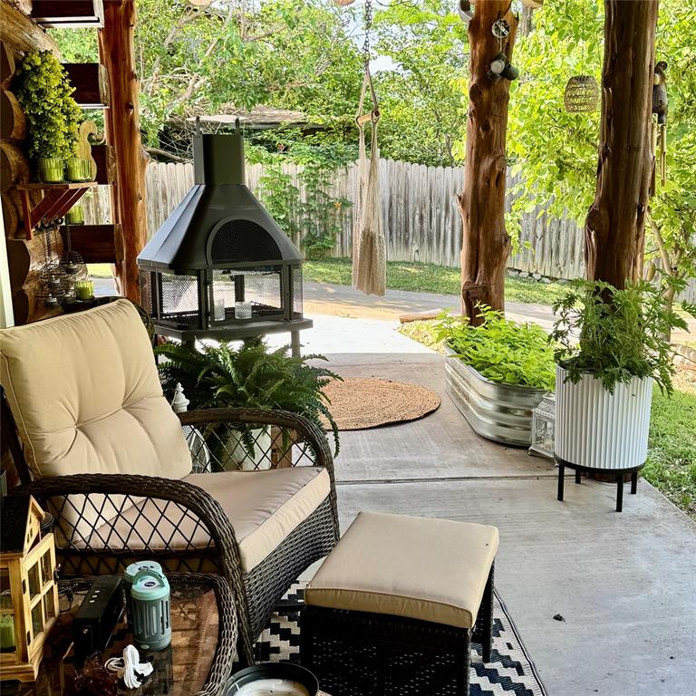 104 Advance Road Weatherford, TX 76088 - Photo 26 of 38 a view of a patio in backyard