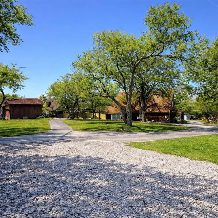104 Advance Road Weatherford, TX 76088 - Photo 28 of 38 a view of a volley ball court