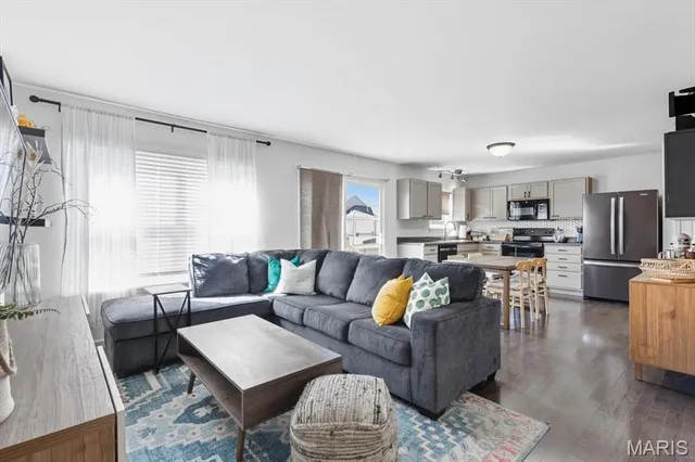 $335,000 | 513 Palisades Drive, St. Charles, MO 63301