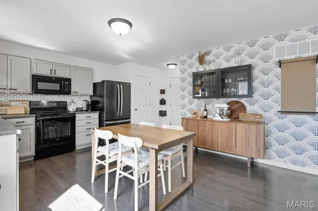 $335,000 | 513 Palisades Drive, St. Charles, MO 63301