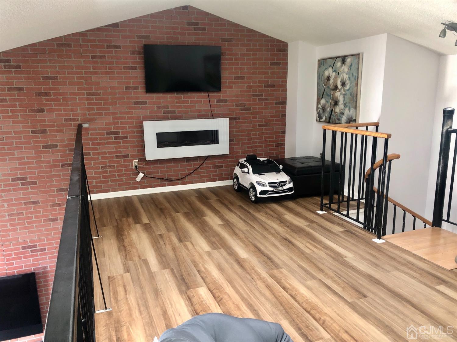 233 Edpas Road New Brunswick, NJ 08901 - Photo 15 of 18 a view of a livingroom with furniture and flat screen tv