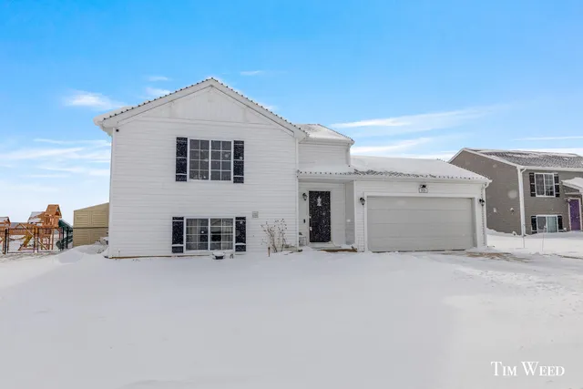 $315,000 | 959 View Pointe Drive, Middleville, MI 49333