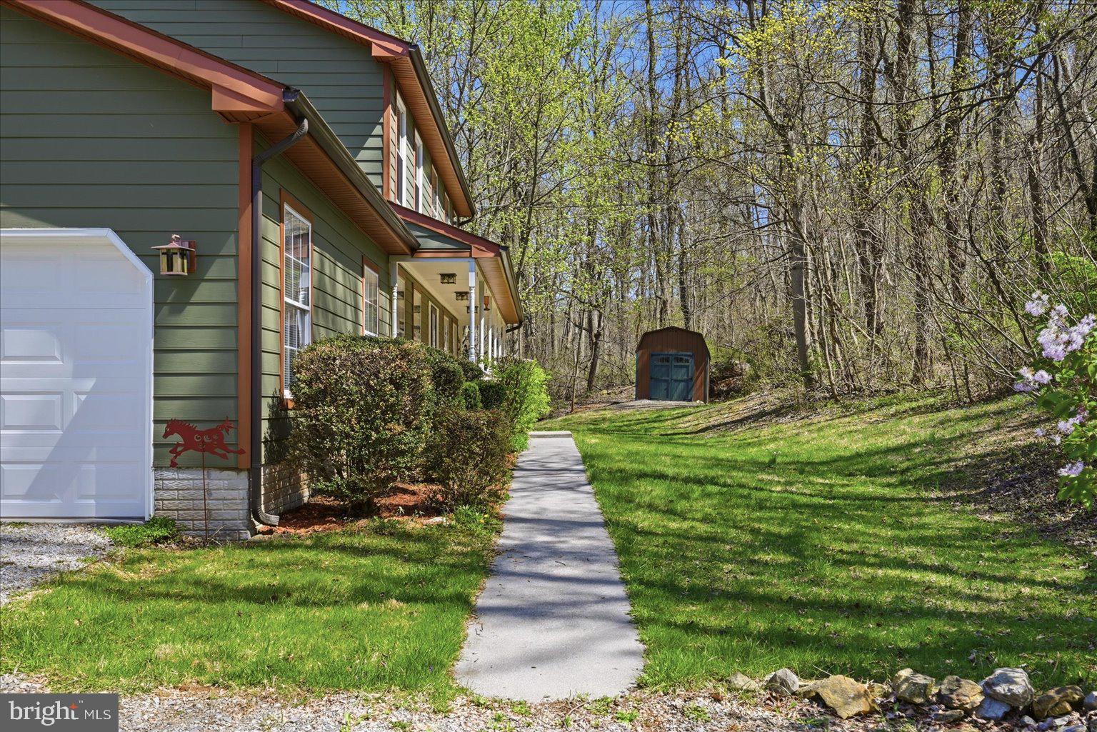 22009 Blue Ridge Mountain Road Paris, VA 20130 - Photo 3 of 43