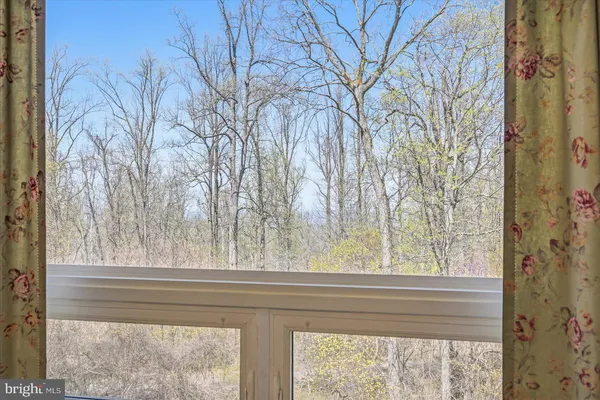 $575,000 | 22009 Blue Ridge Mountain Road, Paris, VA 20130