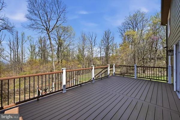 $575,000 | 22009 Blue Ridge Mountain Road, Paris, VA 20130