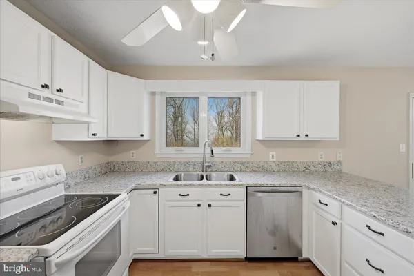 $575,000 | 22009 Blue Ridge Mountain Road, Paris, VA 20130