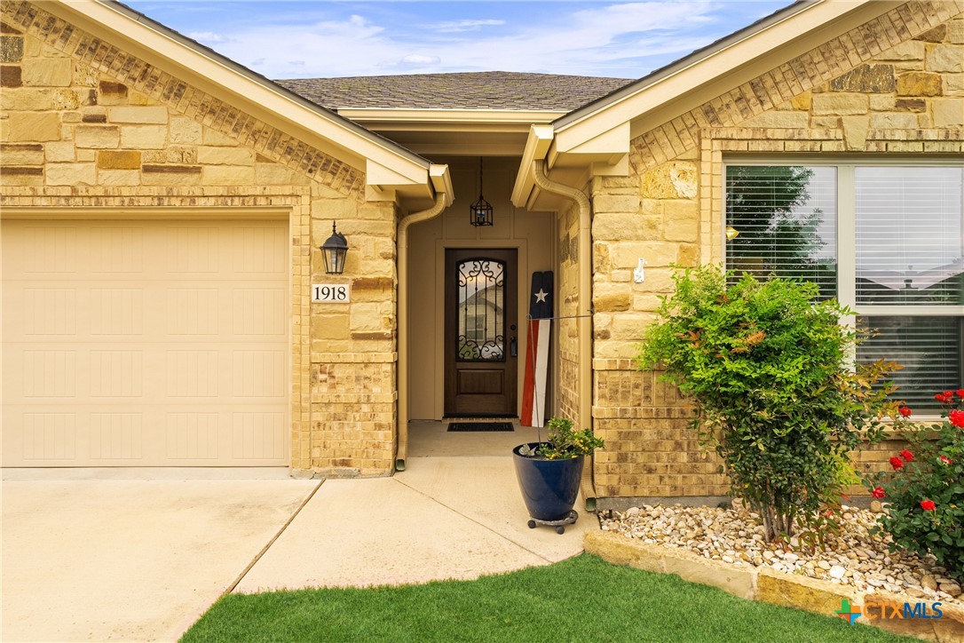 1918 Rustic Manor Drive Temple, TX 76502 - Photo 2 of 33