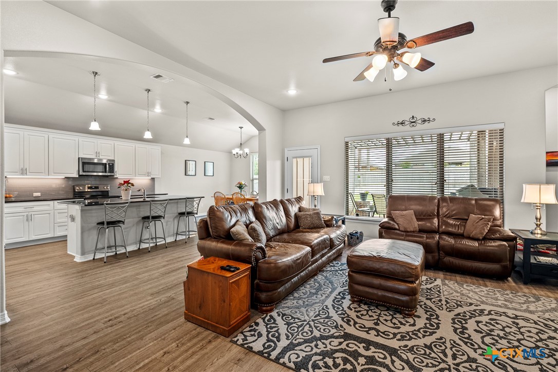 1918 Rustic Manor Drive Temple, TX 76502 - Photo 4 of 33