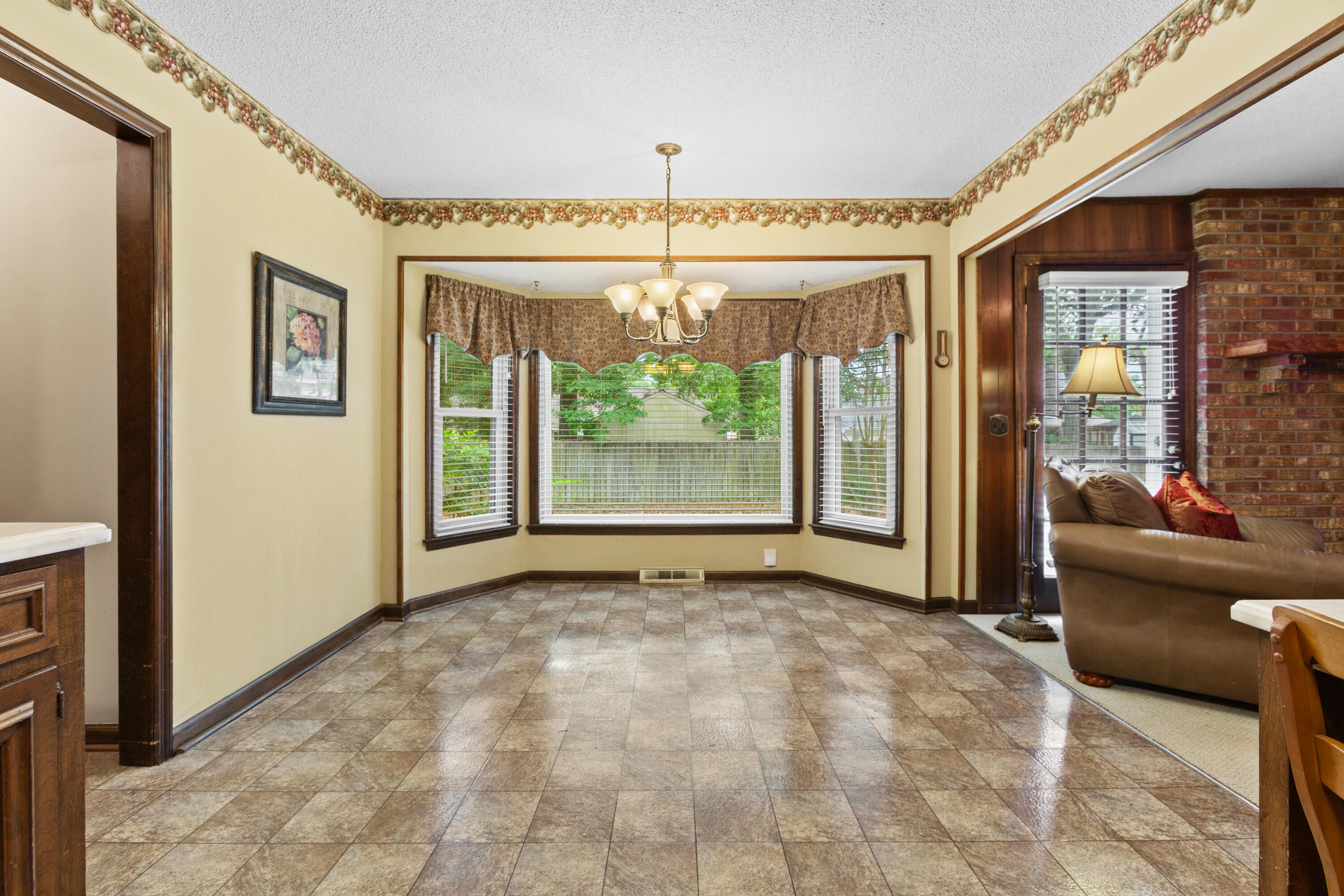 5924 Commonwealth Circle Hanahan, SC 29410 - Photo 12 of 31 5924Commonwealth.NicoleBurbagePhoto-6