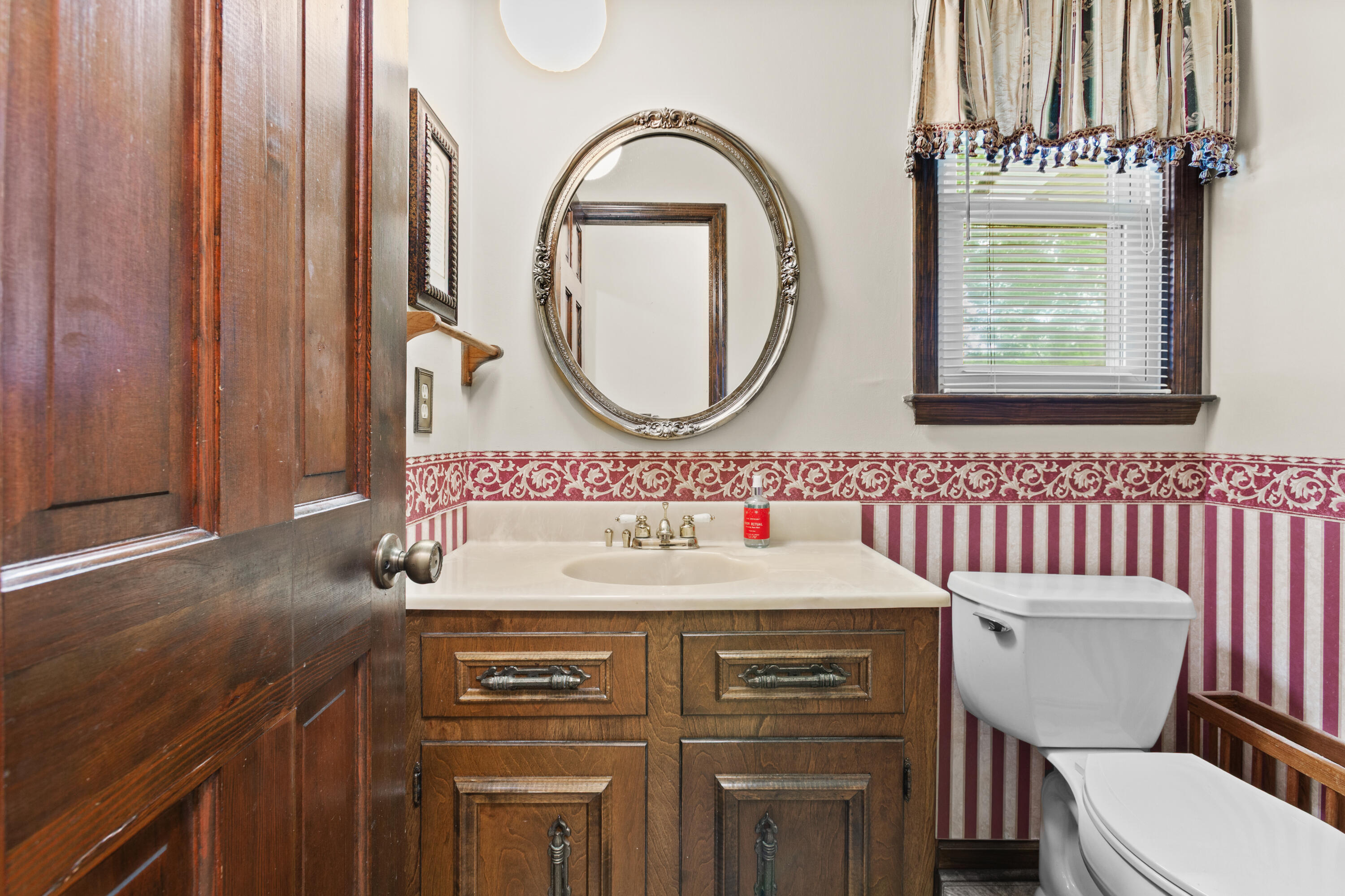 5924 Commonwealth Circle Hanahan, SC 29410 - Photo 14 of 31 5924Commonwealth.NicoleBurbagePhoto-9