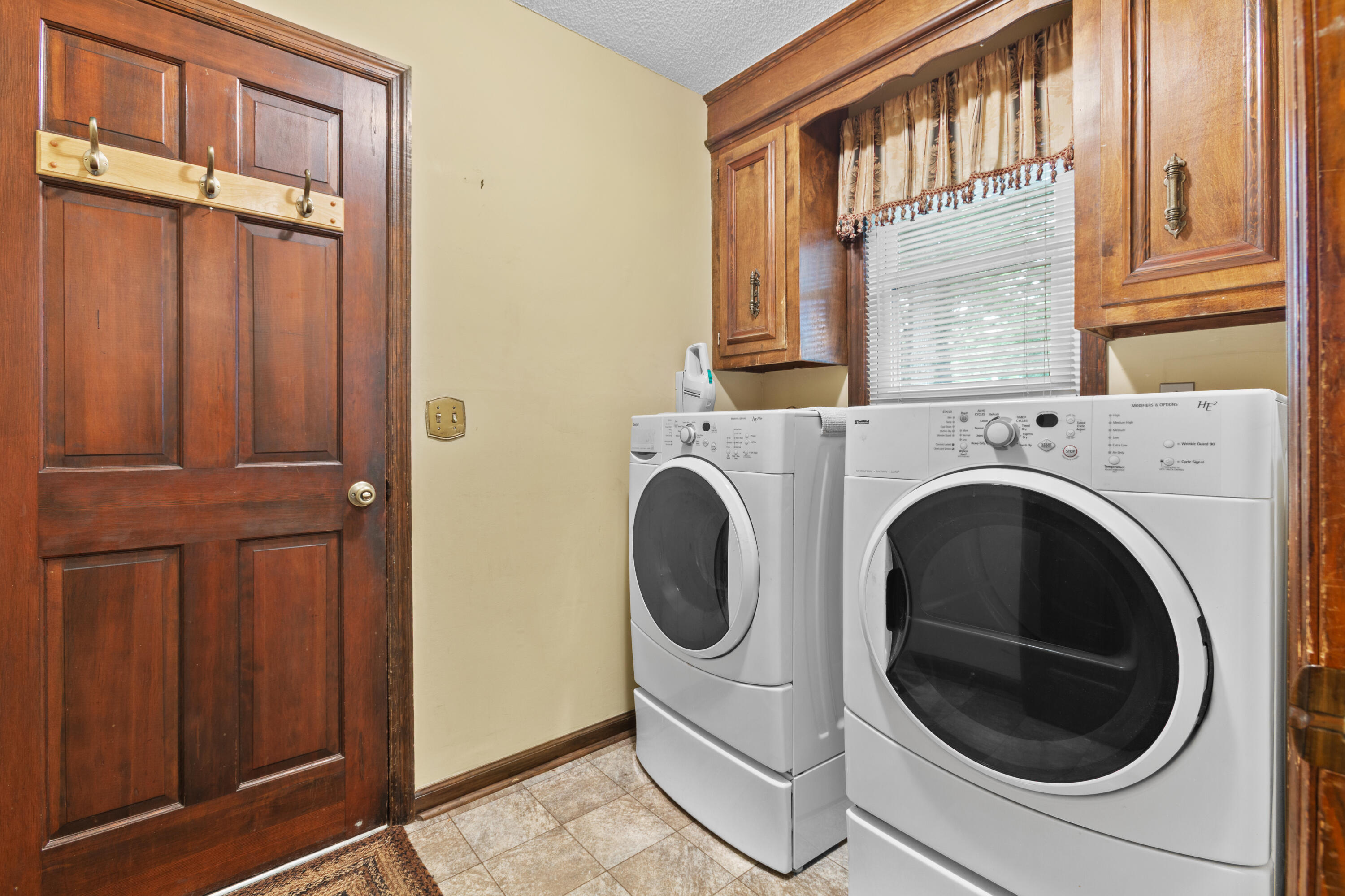 5924 Commonwealth Circle Hanahan, SC 29410 - Photo 15 of 31 5924Commonwealth.NicoleBurbagePhoto-11