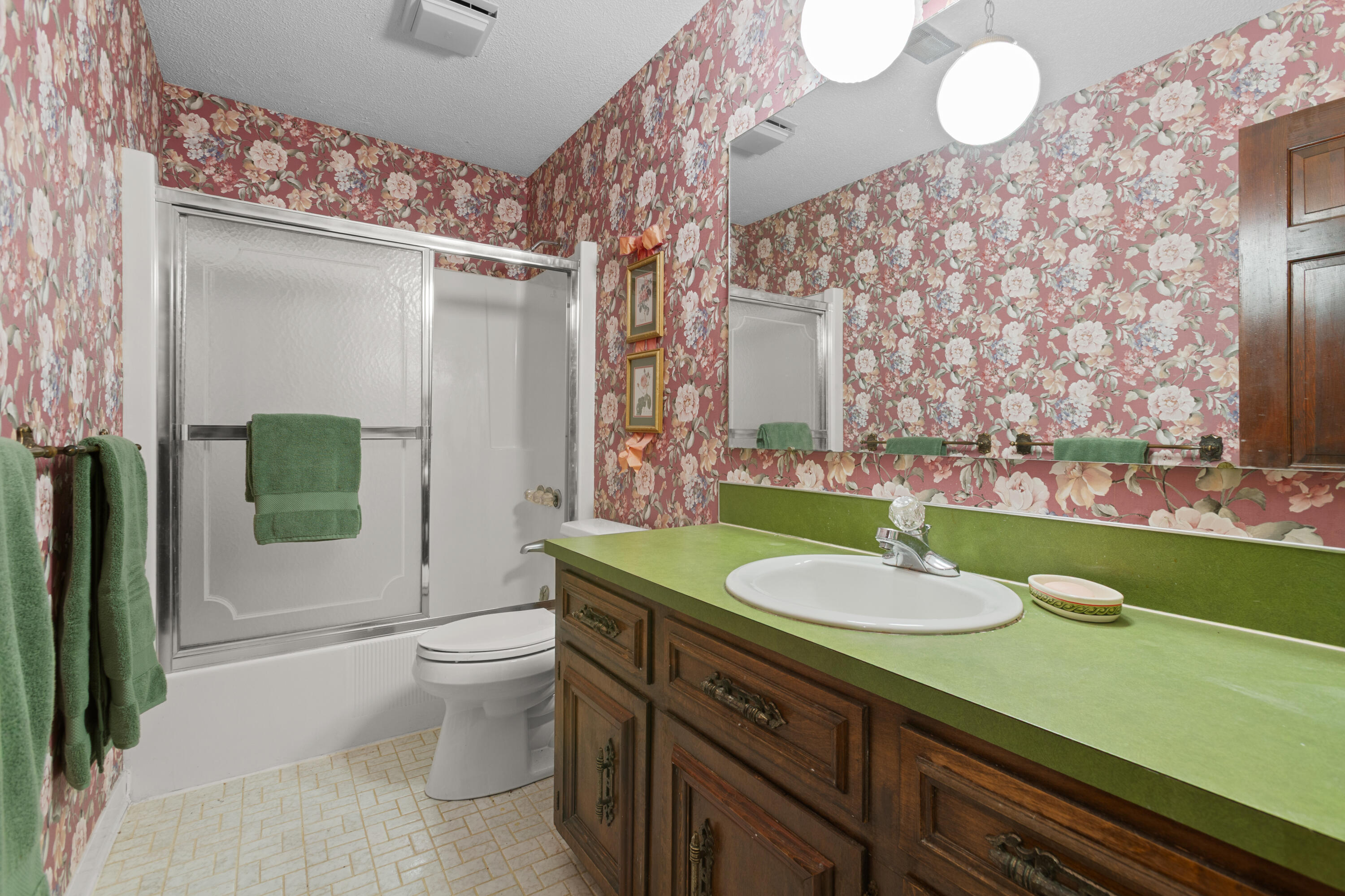 5924 Commonwealth Circle Hanahan, SC 29410 - Photo 24 of 31 5924Commonwealth.NicoleBurbagePhoto-19