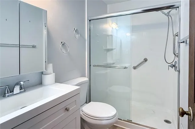 a view of a livingroom with closet