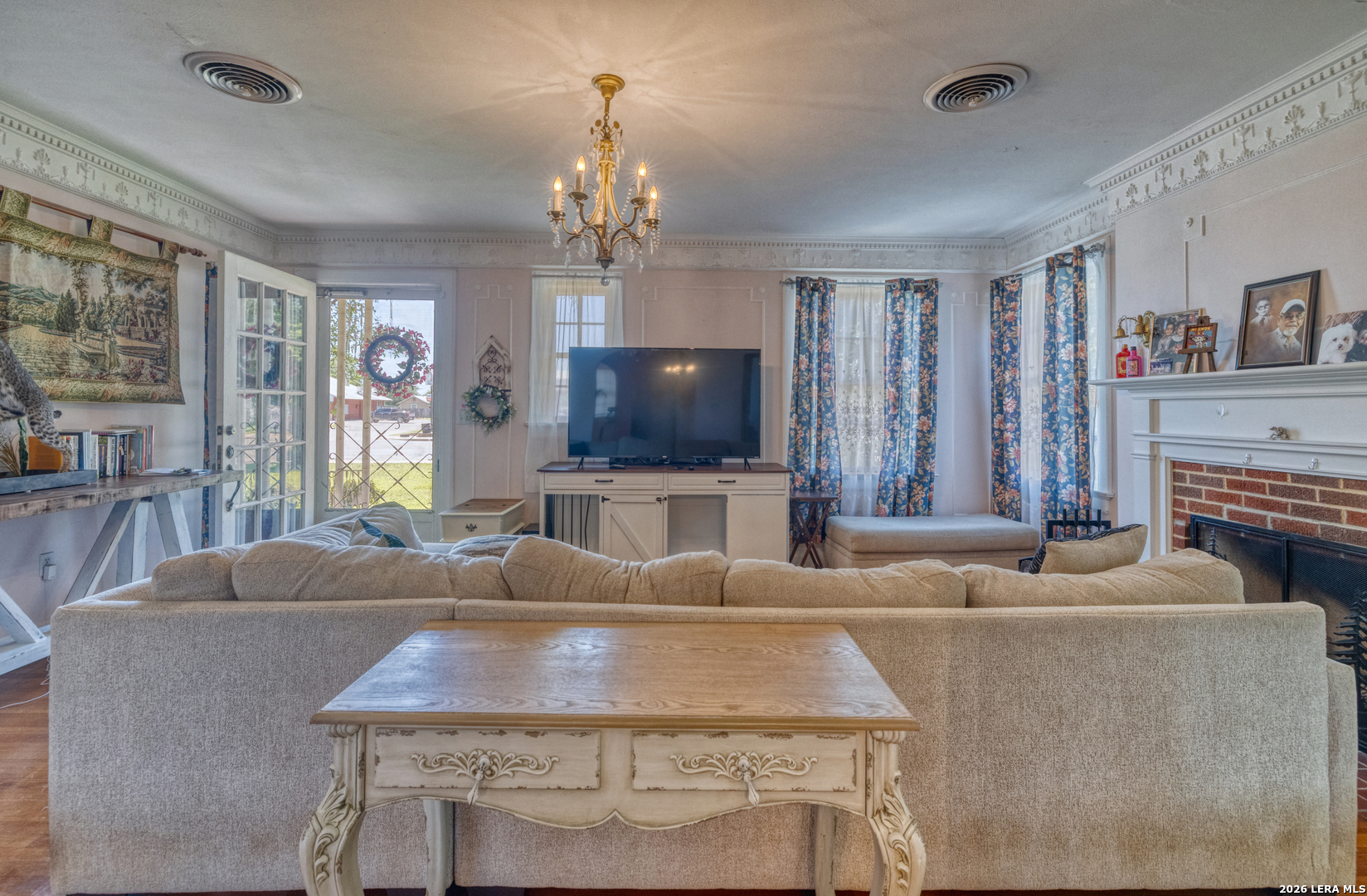 440 South Getty Street Uvalde, TX 78801 - Photo 10 of 39