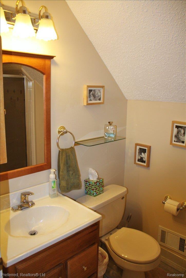 1540 Rustic Ridge Road Canton, MI 48188 - Photo 10 of 17 2nd Floor Bathroom
