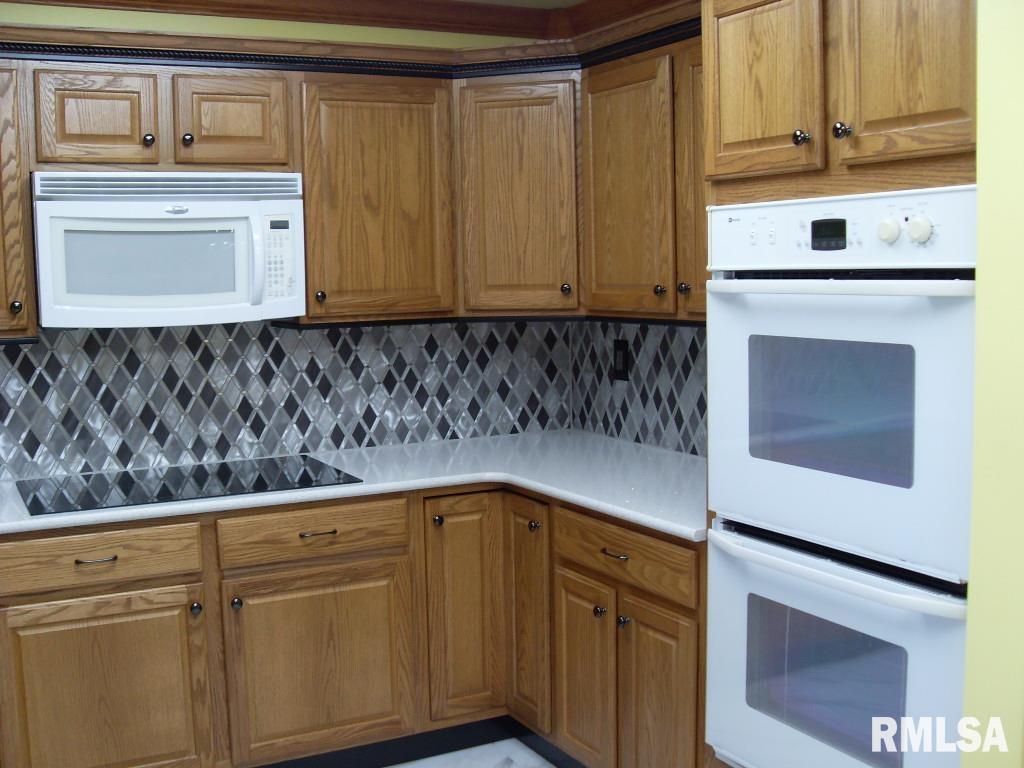 129 Legion Road Washington, IL 61571 - Photo 14 of 34 Gallery Image 14