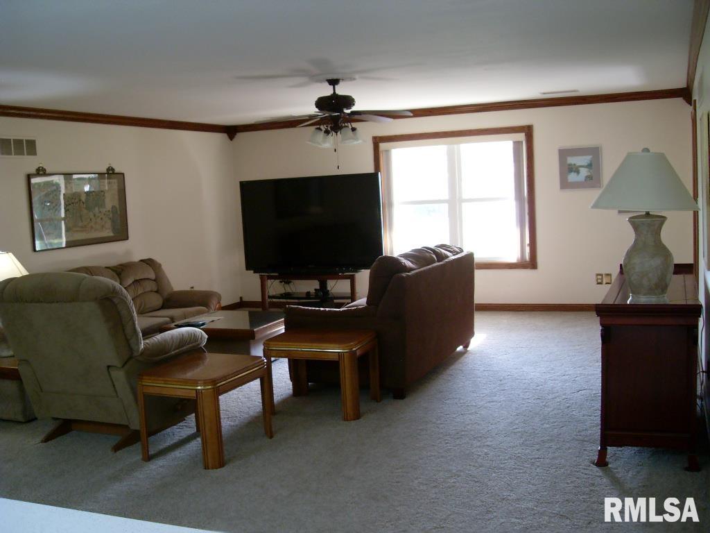 129 Legion Road Washington, IL 61571 - Photo 8 of 34 Gallery Image 8