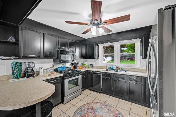 $399,900 | 204 Northshore Drive, Morton, IL 61550