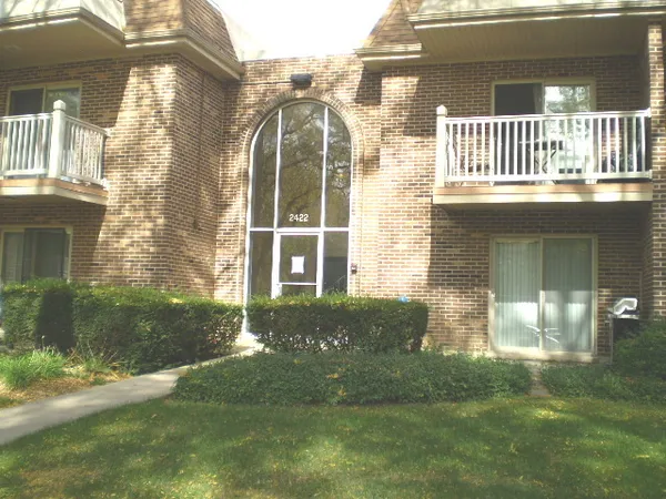 $1,600 | 2422 North Kennicott Drive, Unit 2D, Arlington Heights, IL 60004