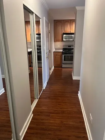 $1,600 | 2422 North Kennicott Drive, Unit 2D, Arlington Heights, IL 60004