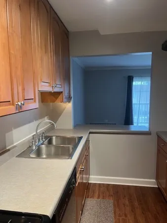 $1,600 | 2422 North Kennicott Drive, Unit 2D, Arlington Heights, IL 60004