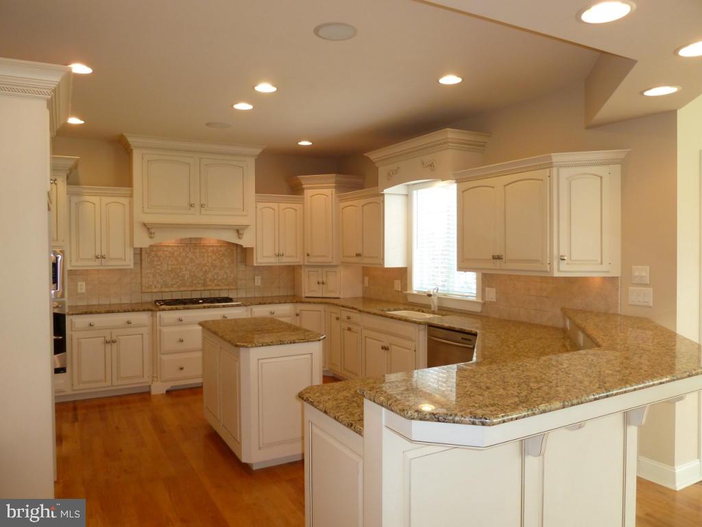 512 Dorset Street Lititz, PA 17543 - Photo 3 of 15