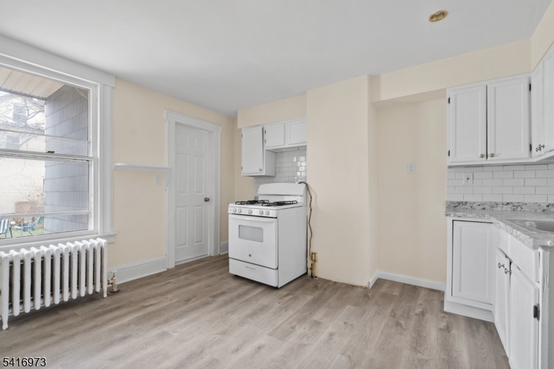 33 Delaware Street Elizabeth Port, NJ 07206 - Photo 13 of 43