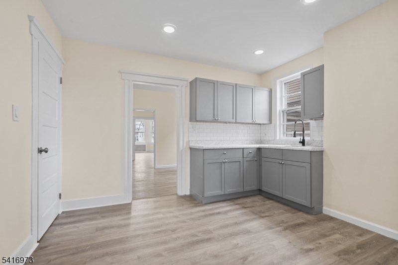 33 Delaware Street Elizabeth Port, NJ 07206 - Photo 15 of 43