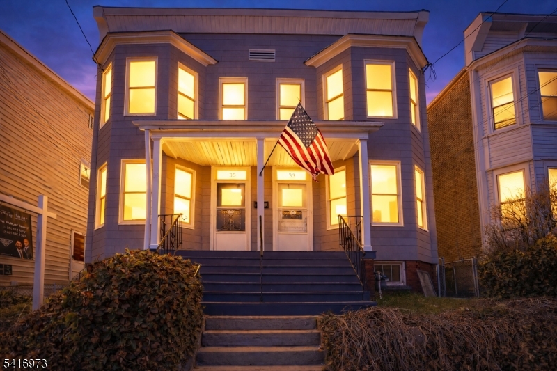 33 Delaware Street Elizabeth Port, NJ 07206 - Photo 3 of 43