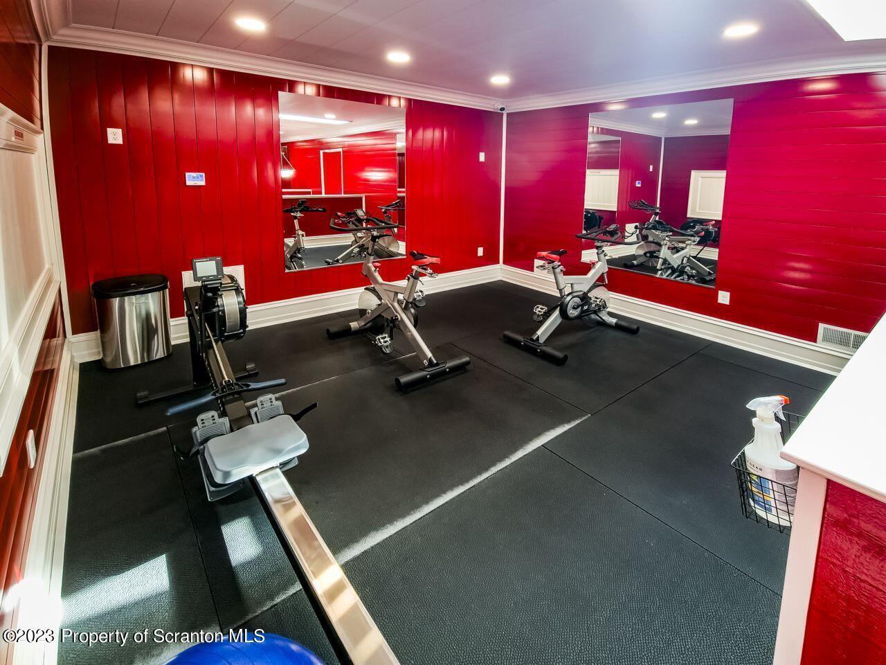 163 Bianca Way Old Forge, PA 18518 - Photo 20 of 24 a room with gym equipment
