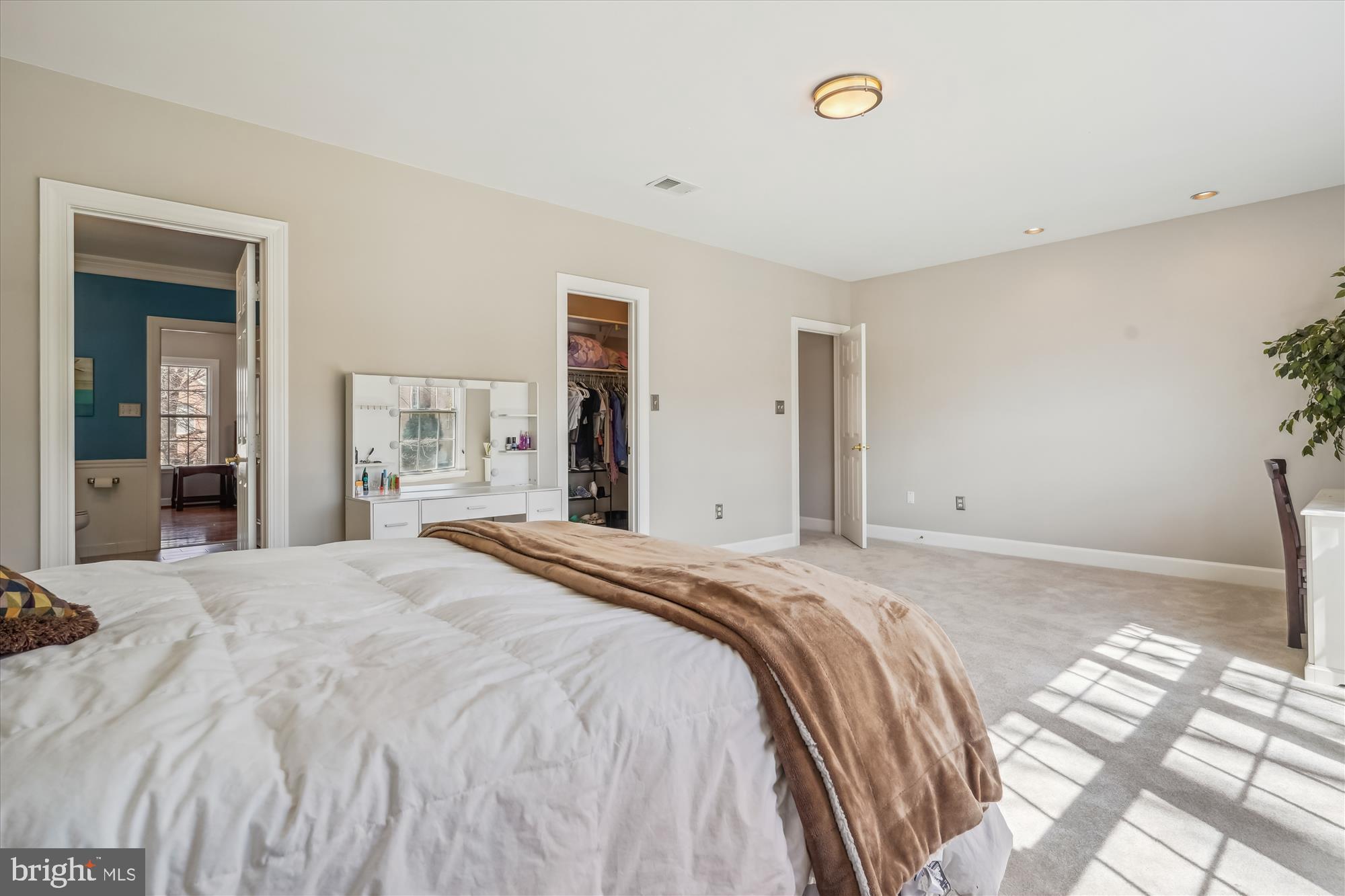 6100 Solitaire Way McLean, VA 22101 - Photo 29 of 60 a bedroom with a bed and a mirror