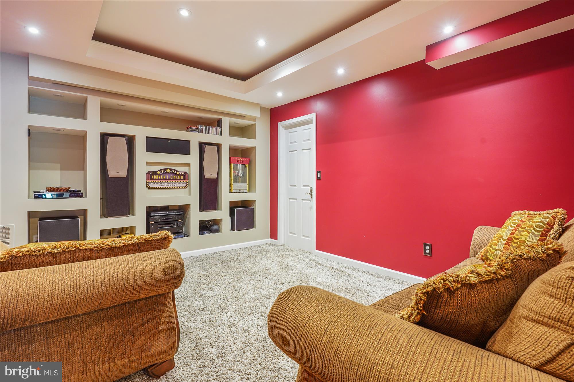 6100 Solitaire Way McLean, VA 22101 - Photo 47 of 60 a living room with furniture