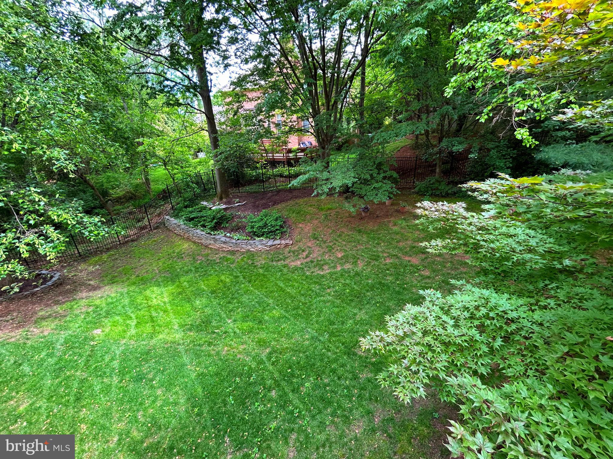 6100 Solitaire Way McLean, VA 22101 - Photo 58 of 60 a view of backyard with green space
