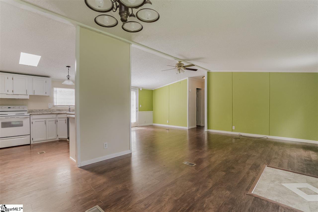 437 Freeman Bridge Road Marietta, SC 29661 - Photo 3 of 20