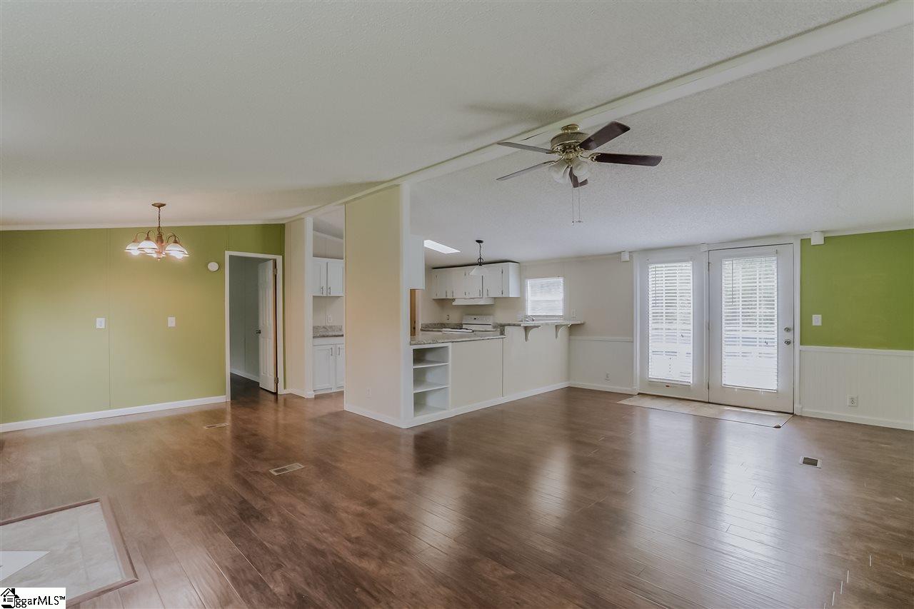 437 Freeman Bridge Road Marietta, SC 29661 - Photo 4 of 20