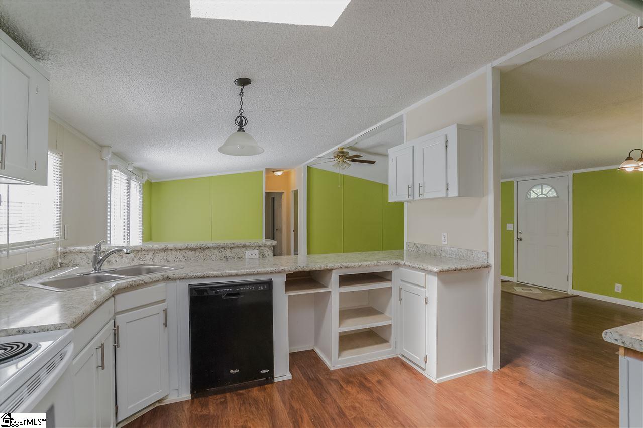 437 Freeman Bridge Road Marietta, SC 29661 - Photo 6 of 20
