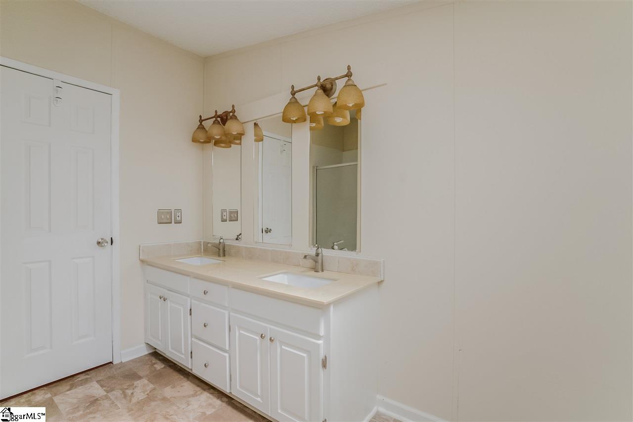 437 Freeman Bridge Road Marietta, SC 29661 - Photo 9 of 20