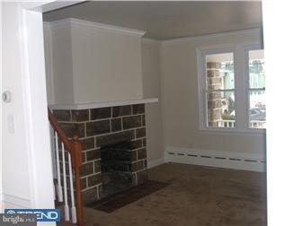 432 Laurel Road Yeadon, PA 19050 - Photo 4 of 10 Living Room