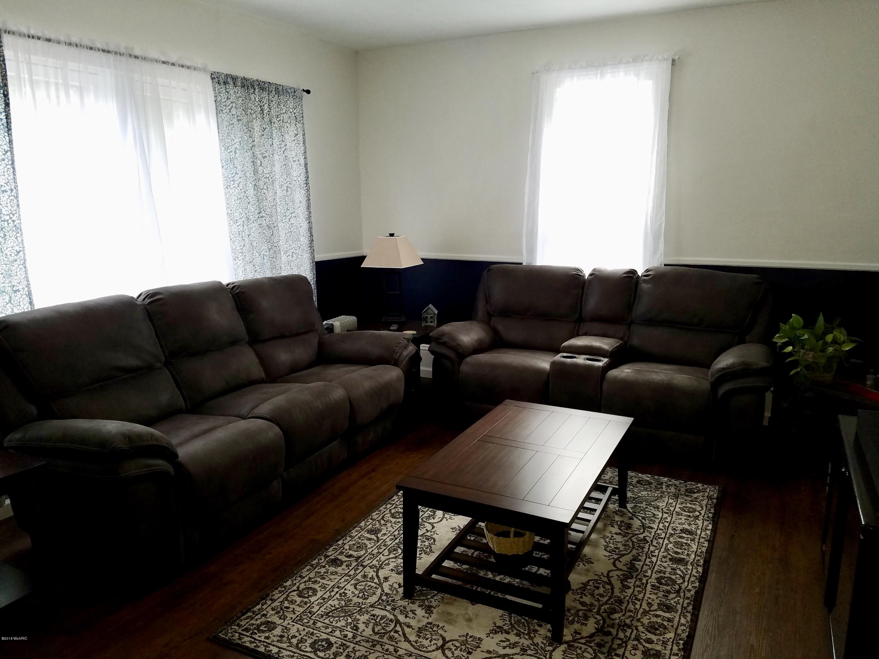 3325 Putnam Road Muskegon, MI 49445 - Photo 4 of 28 fullsizeoutput_23f0